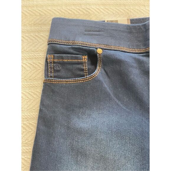 Gloria Vanderbilt 6P Avery Pull On Capris Color: dark wash - Picture 3 of 11